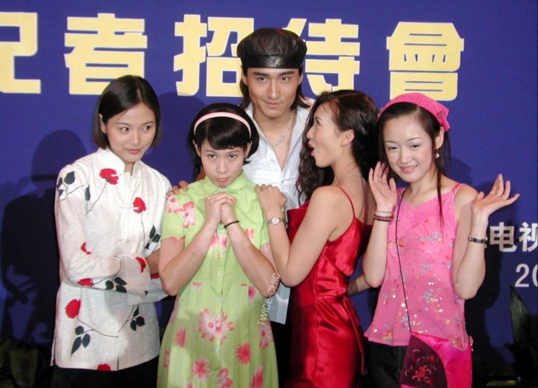 《粉红女郎》导演朱翊现状曝光，外籍妻子漂亮，混血儿子外形俊朗