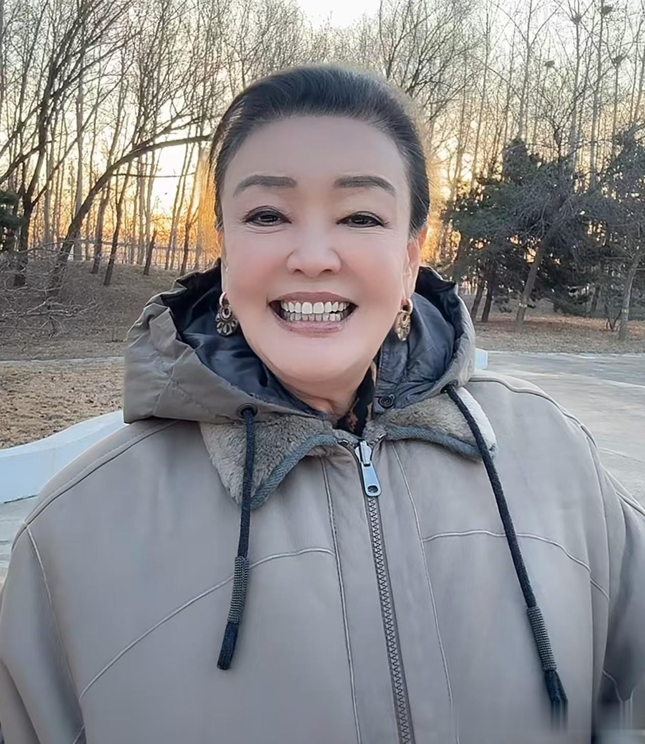 小菲和兰姐闹不和？网友劝兰姐不要伤心 兰姐六字回应，被赞有格局