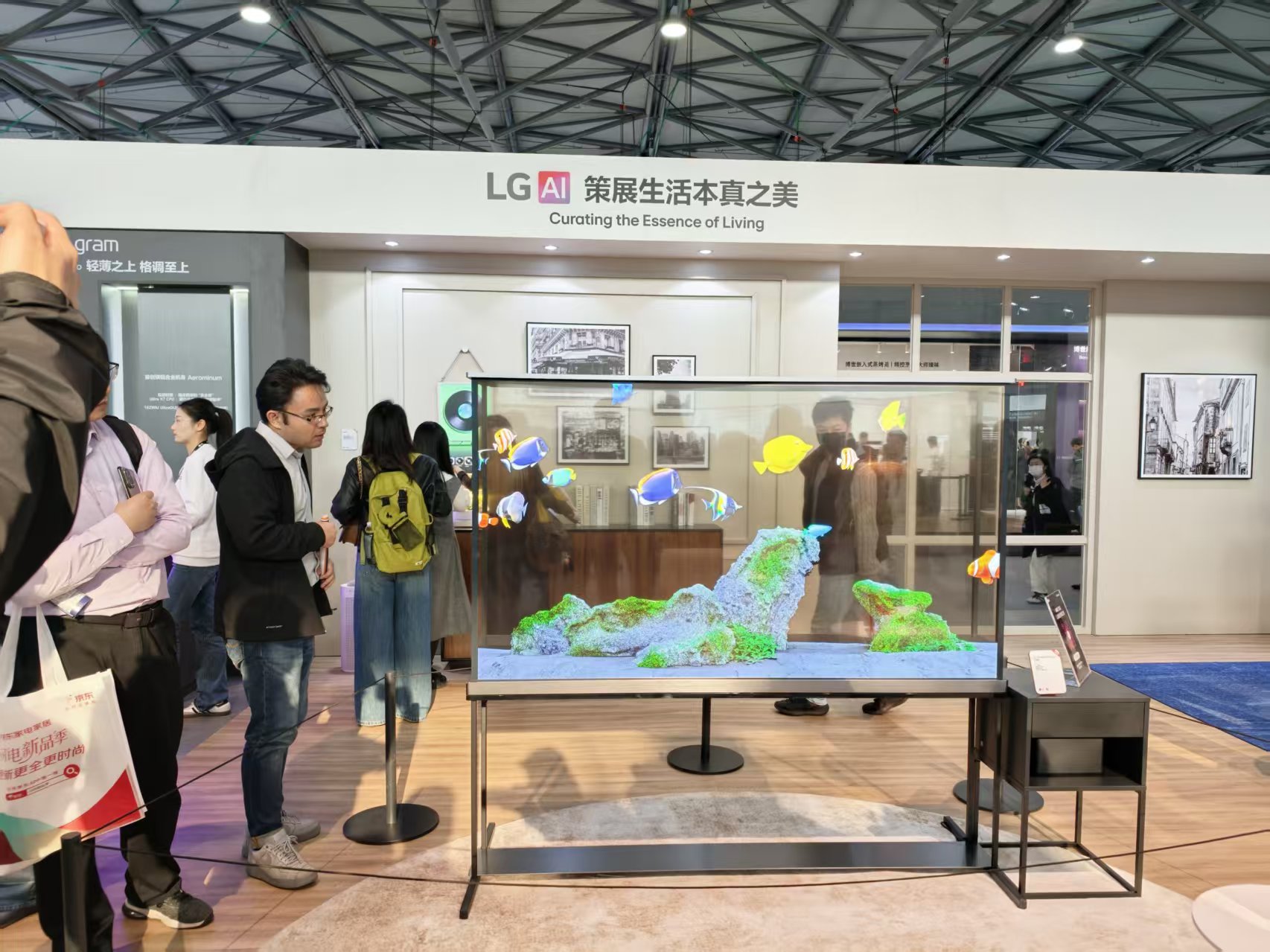 探展AWE LG展臺：超薄電視矚目，AI家電太強了