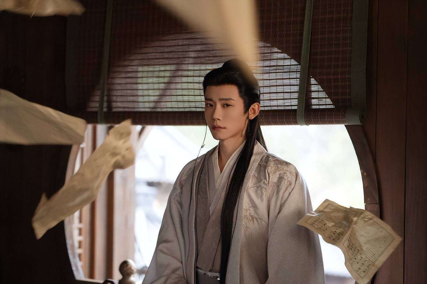 演员李卿与韩国演员金宣虎高度相似，被热议为“内娱金宣虎”