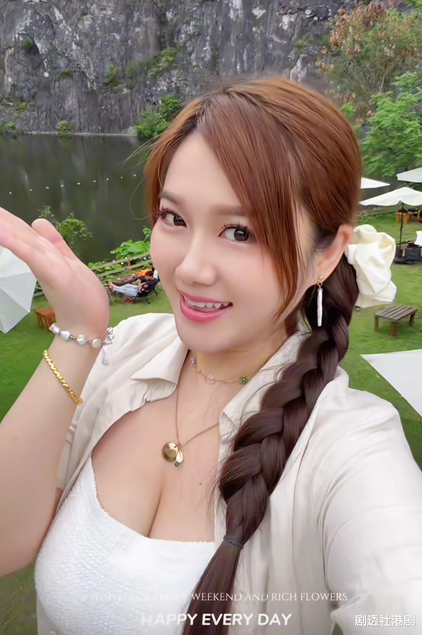 TVB性感女星离巢后近况曝光！旅行晒澎湃上围，前夫现身内地恋综