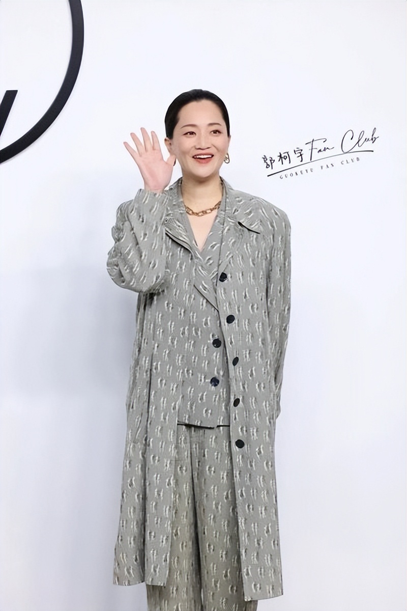 17岁拿影后 42岁离婚后租房住 她不炒绯闻不立人设，却让导演抢着用