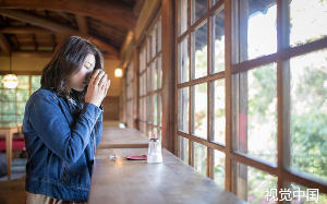 为了把我留在攻略世界，男友成了人人眼中的疯子，可当那个第一次接攻略任务的女孩出现后，他心软了