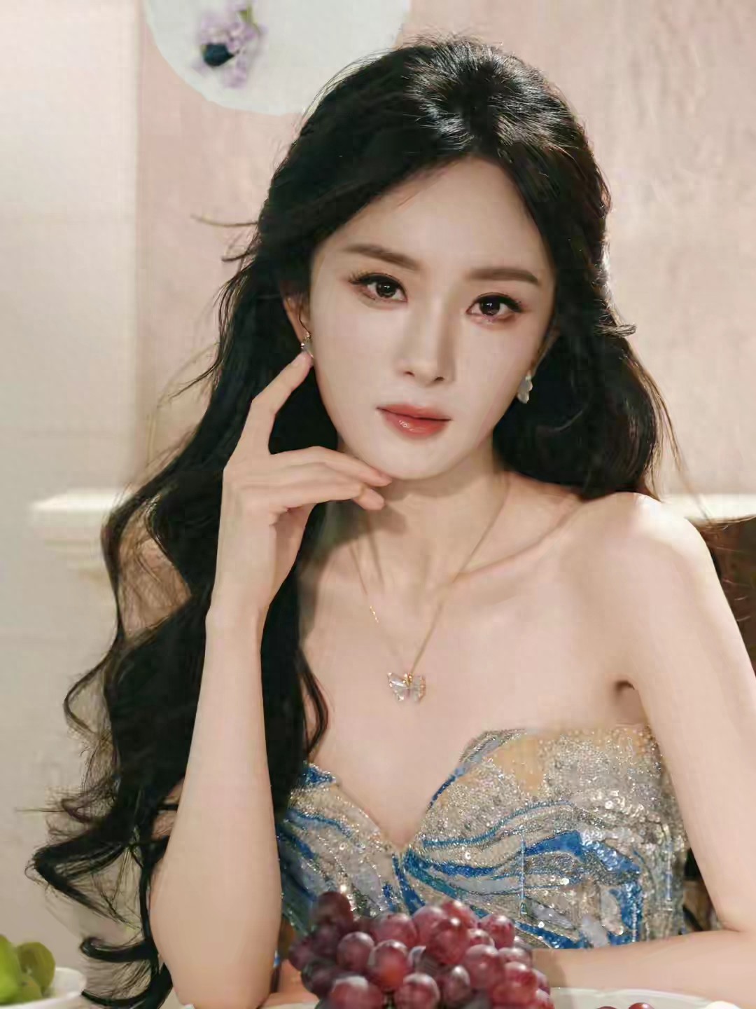 杨幂闪亮抹胸连衣裙