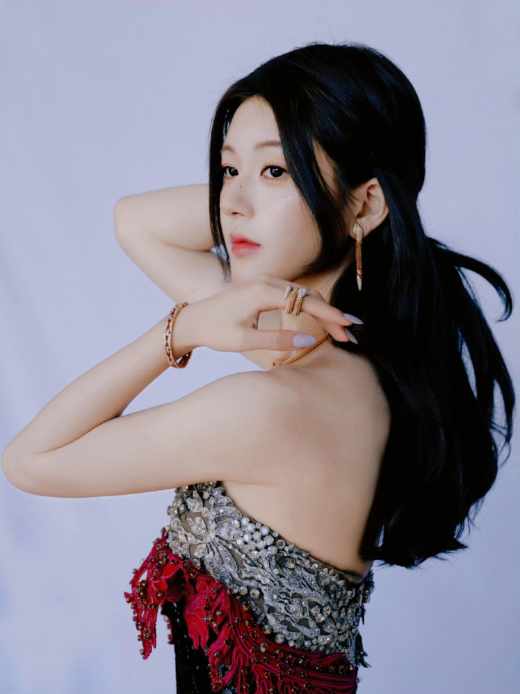 赵露思造型进化史太绝了！软萌甜妹到气场御姐，每套都美到心巴上