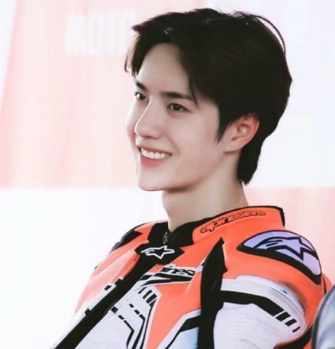 被曝演唱会取消、无戏可拍的顶流，争议不断