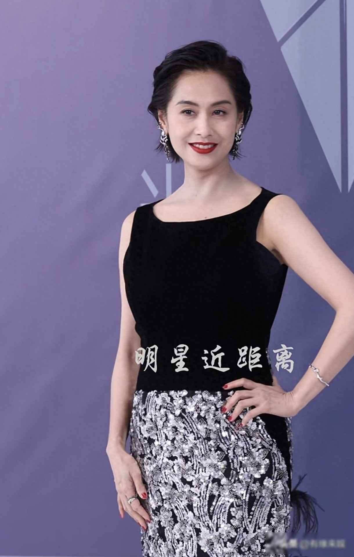 北京这一夜,被珠圆玉润的奚梦瑶惊艳,胖了一圈面相变了很多