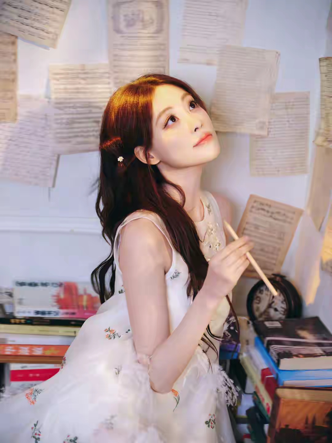 吴宣仪 碎花纱裙藏温柔,软萌感美到犯规!