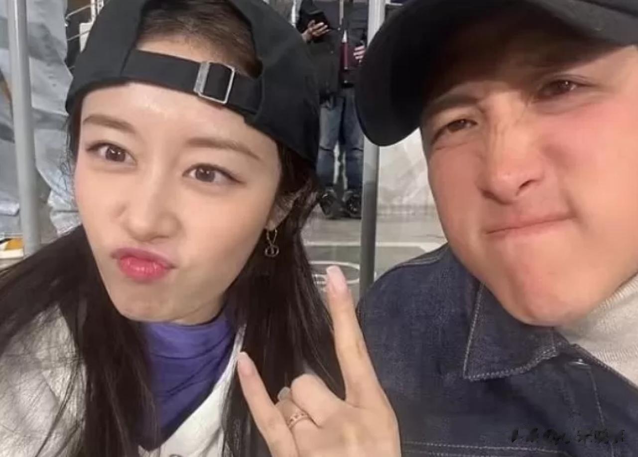 韩国男星婚外情，离婚2年后遭问“不是结婚了吗”，当场面露尴尬