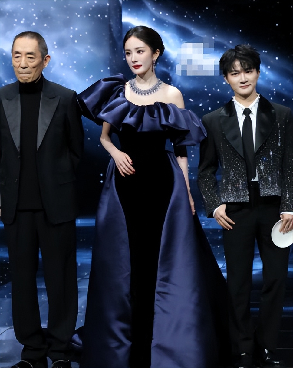 这跟不穿有啥区别？微博之夜“敢露”女星：白鹿、程潇、佟丽娅