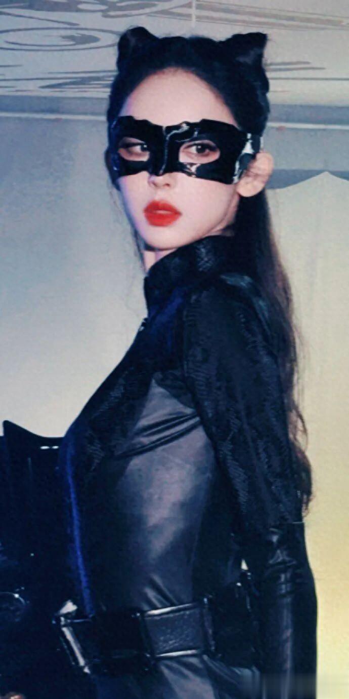 古力娜扎穿搭壁纸，酷感十足