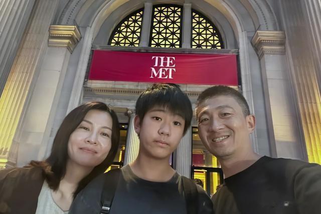 48岁刘孜飞美国为15岁儿子庆生，曾被气到进山，如今依旧满眼是娃