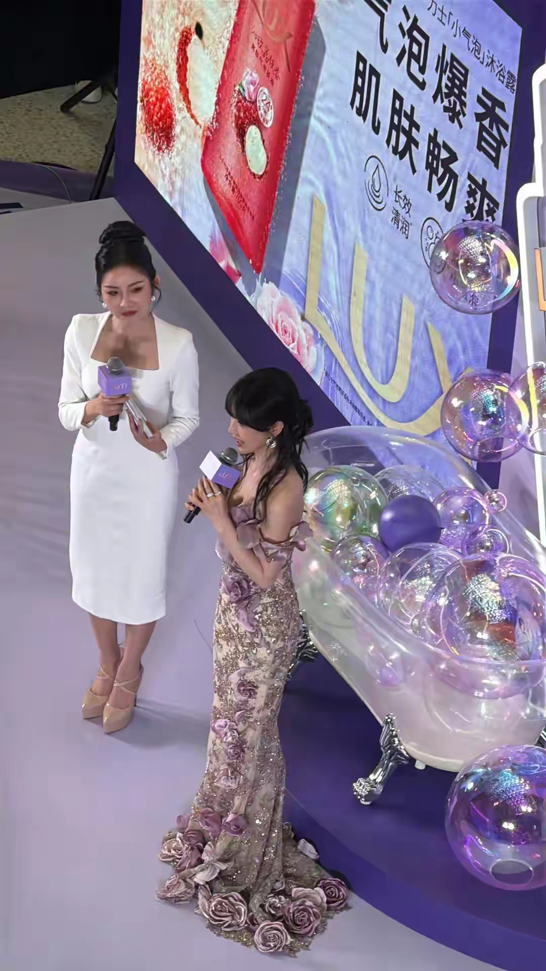 高处看田曦薇腰臀好肥啊 ?