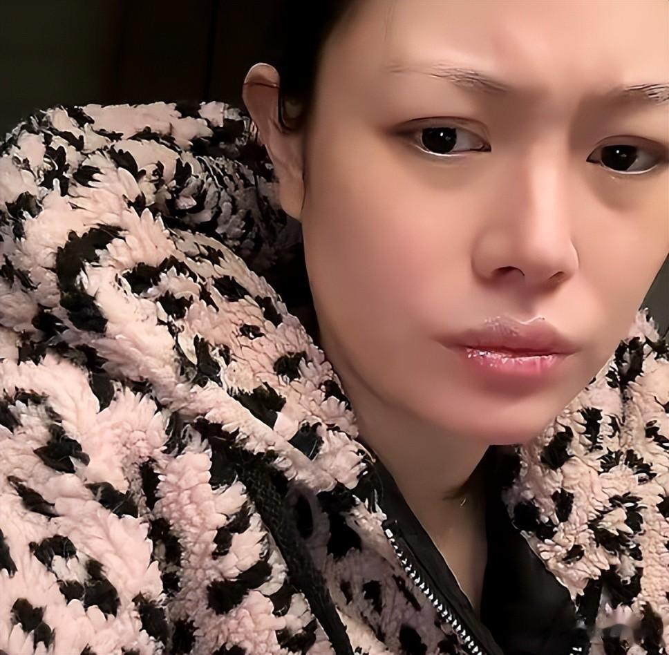 曝汪峰前妻被男友暴打!掌掴、砸酒瓶、当众羞辱,小7岁男友高壮