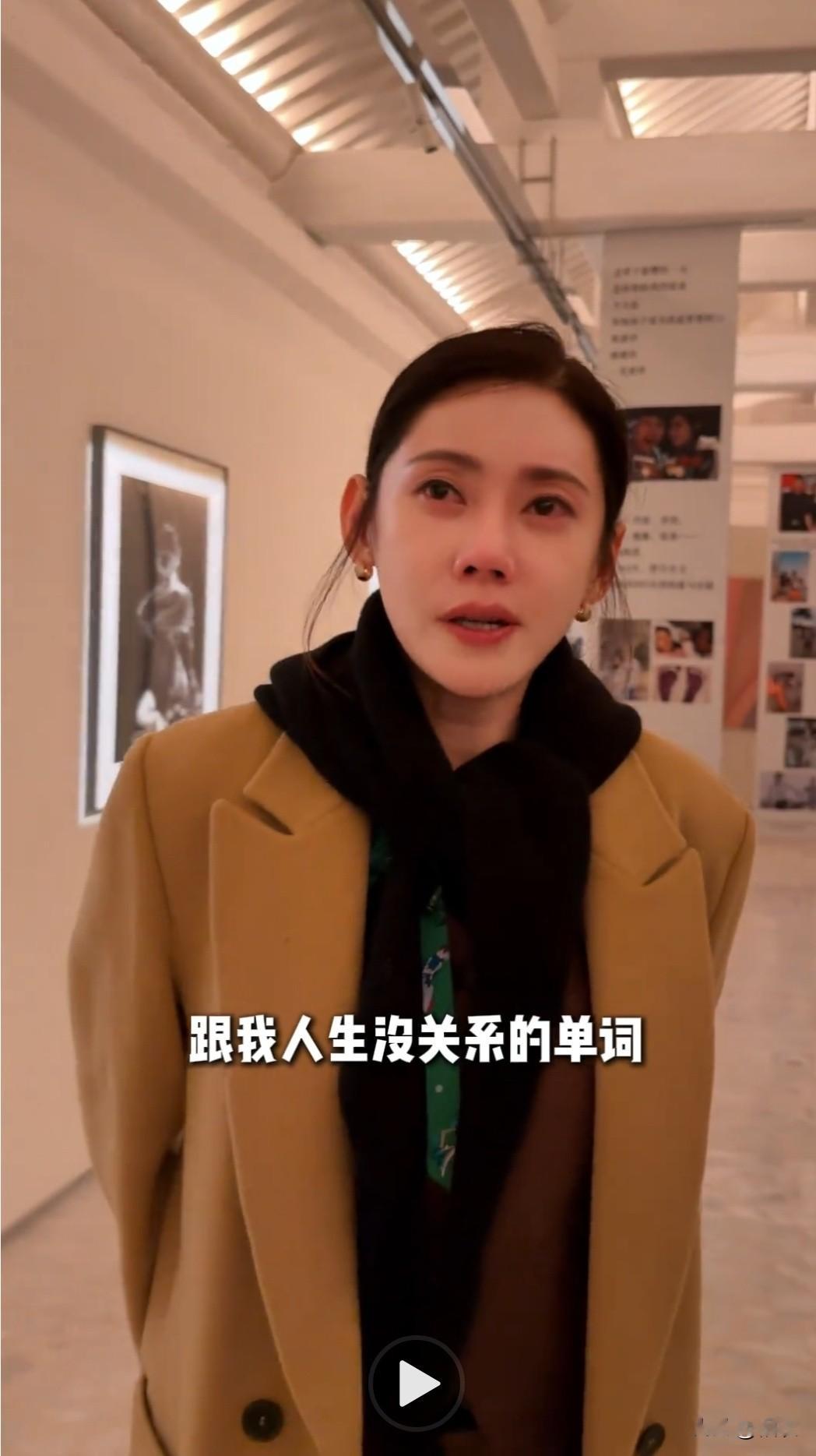 秋瓷炫结婚9周年，夫妻俩去四合院吃烛光晚餐，一封信把她感动哭