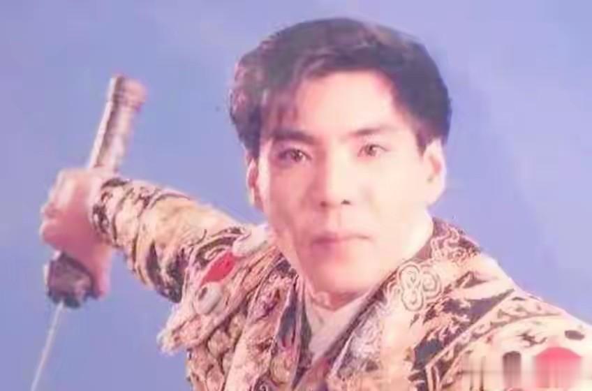 方舒:捧红屠洪刚后被抛弃,独自抚养两个女儿24年,女儿成其骄傲