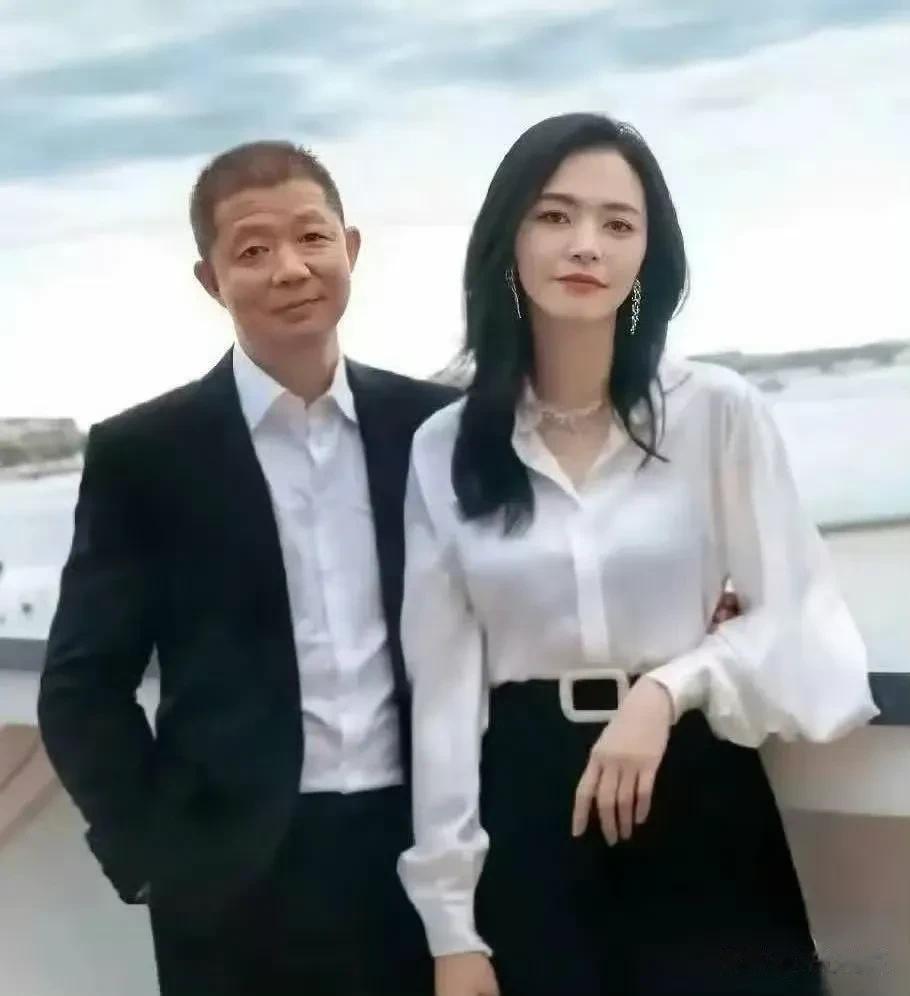 姚晨和曹郁的离婚内幕曝光，前夫凌潇肃恨了15年，如今终于解气了