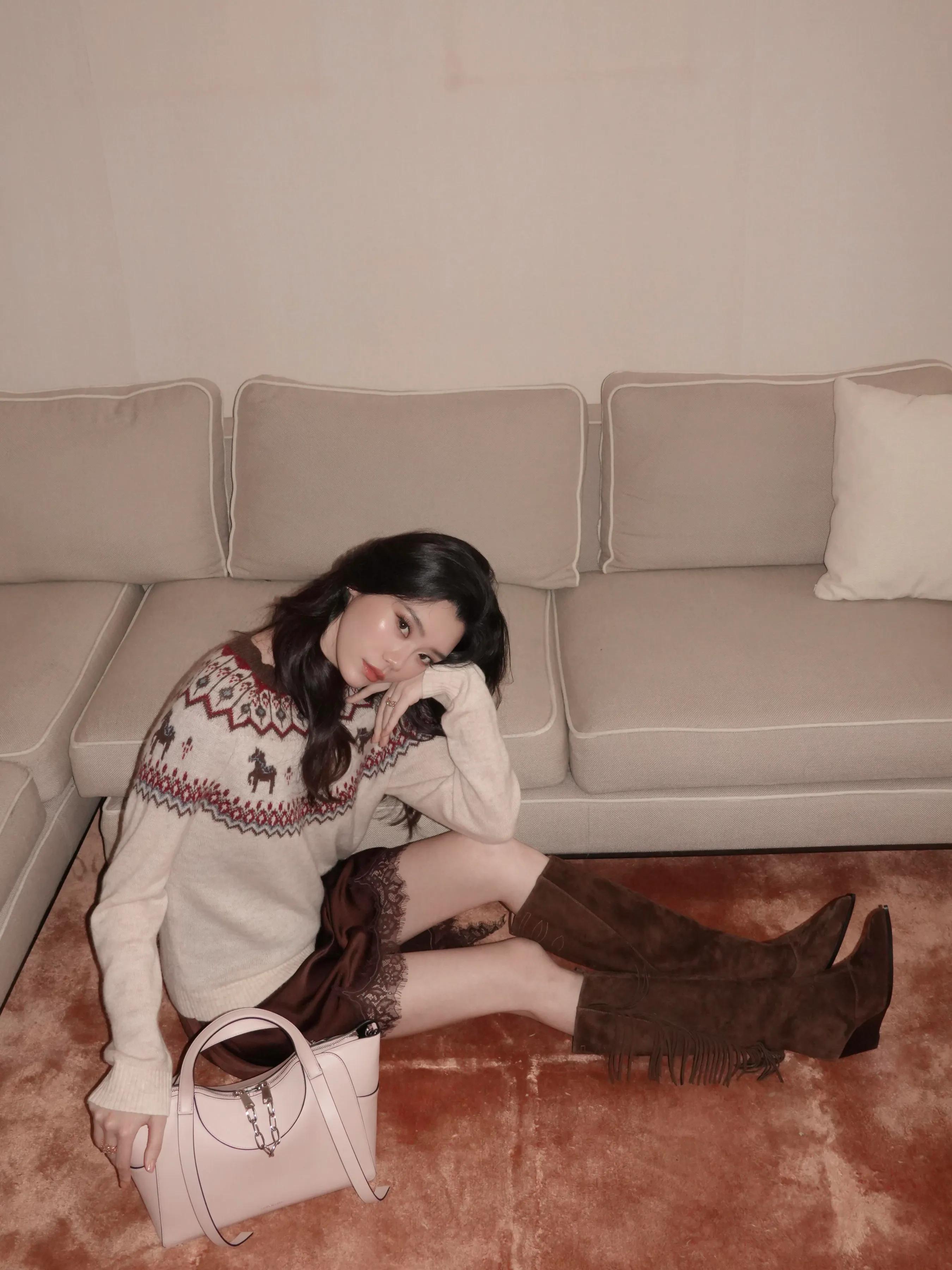 奚梦瑶穿汝窑绿新中式马甲很美，她把欧时力穿出顶奢感！