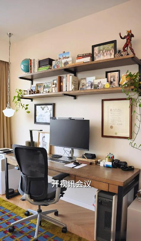 57岁女主持定居上海6年！离婚后与歌手前男友复合，4个孩子已离巢