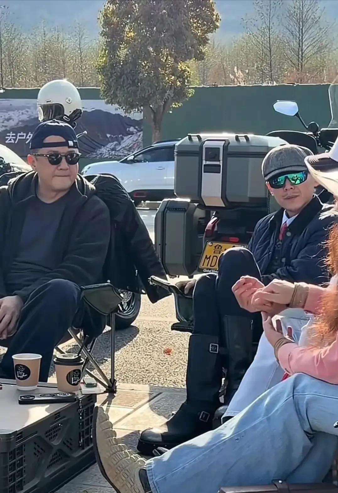 李亚鹏父女云南团聚!海哈金喜母女去他民宿度假,不复婚也很亲!