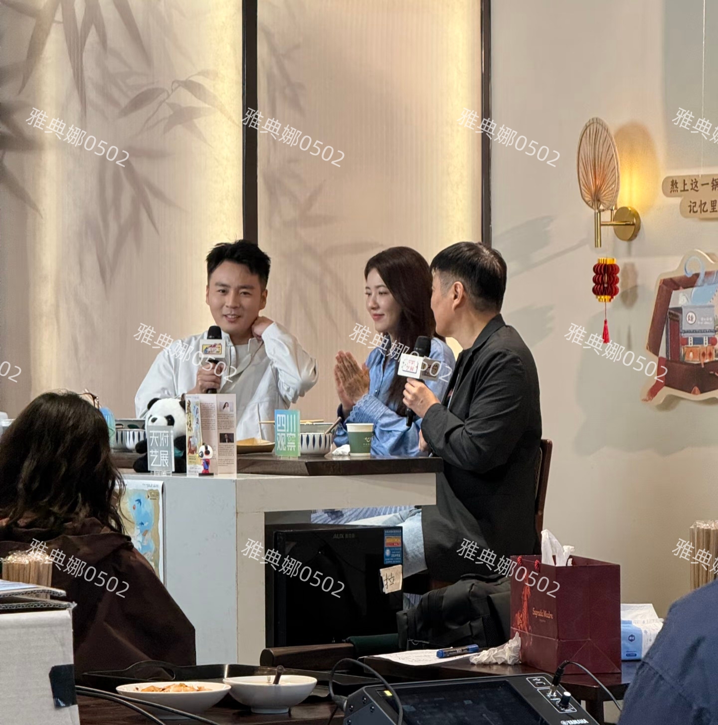 曾黎的美貌被高估了，成都遇到她本人没网上夸的那么美脸很僵很肿