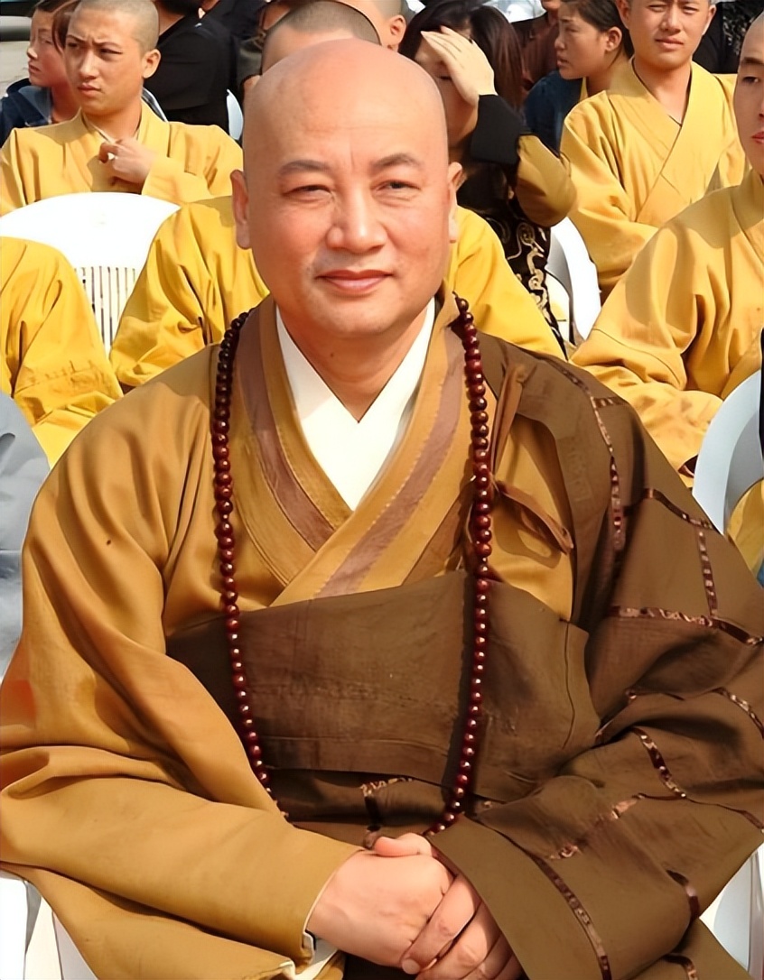 遁入空门？迟重瑞寺庙诵经，送妻后彻底皈依，百亿遗产说扔就扔