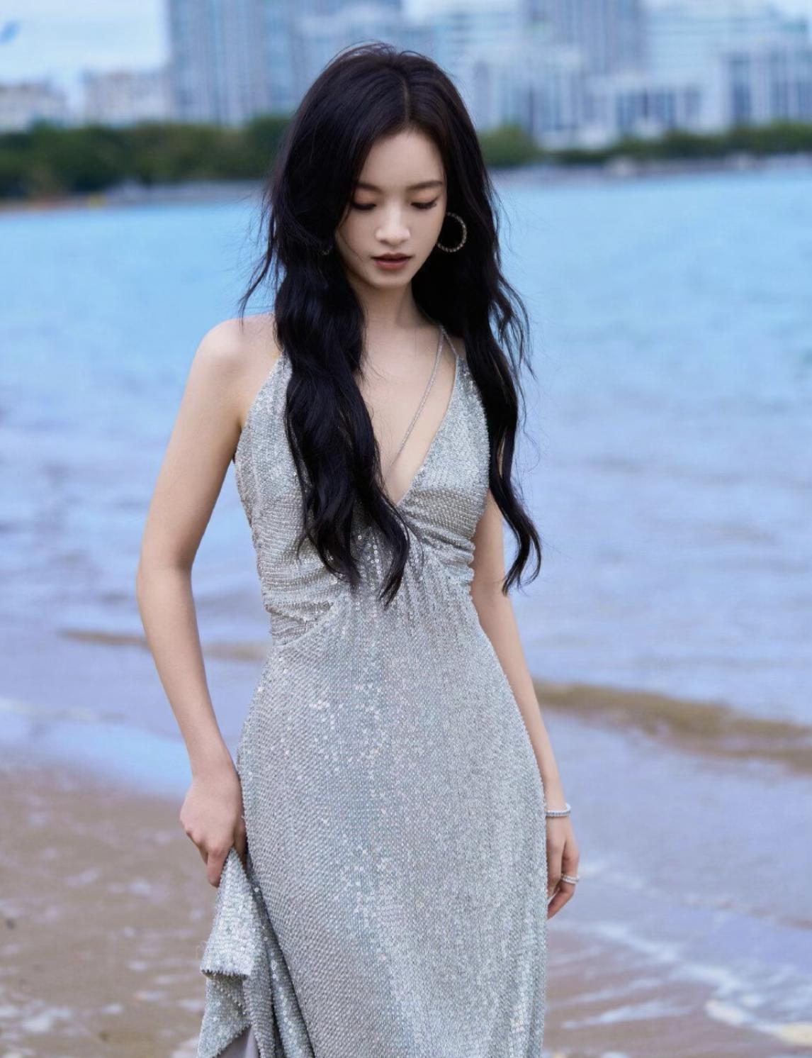 李庚希，甜美少女
