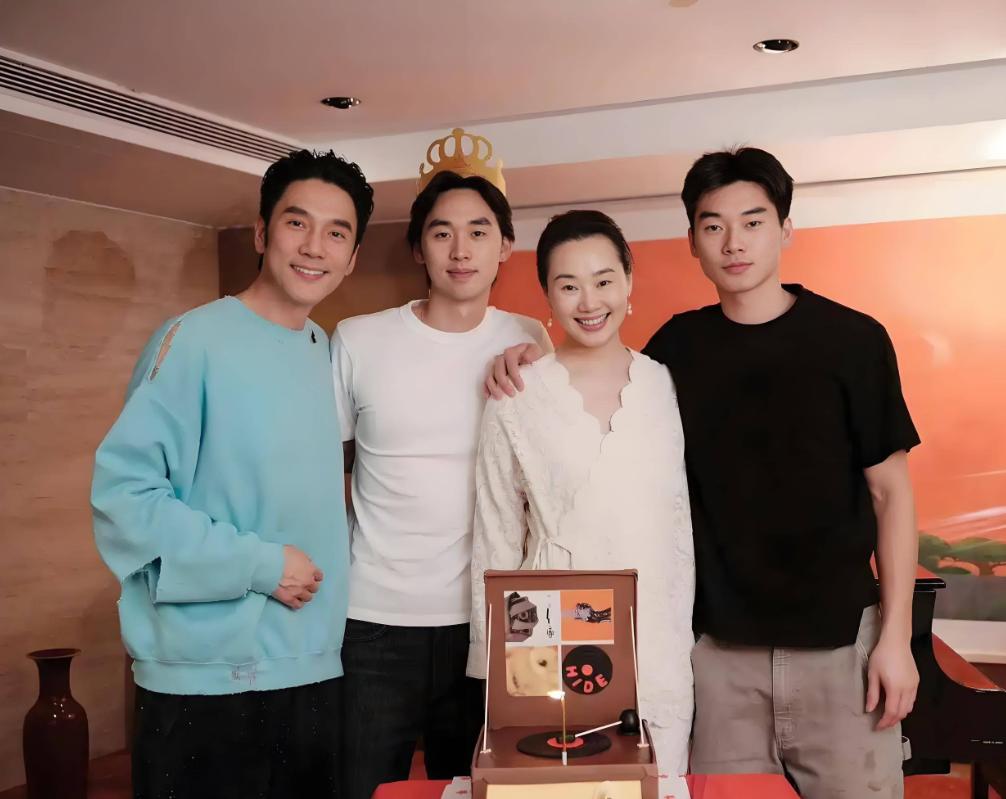 她是最好命豪门阔太，仅拍一部戏就结婚隐退，被演员老公宠爱30年