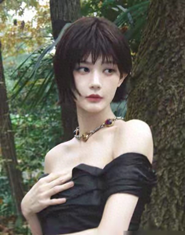 甜妹变御姐！李一桐短发造型刷屏，一刀剪出娱乐圈颜值新天花板