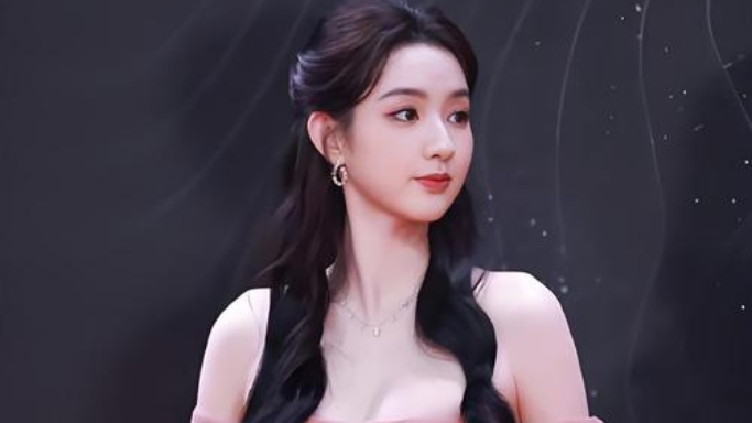 王玉雯杨玏恋情于2025年上半年和平分手，因年龄差致人生规划分歧