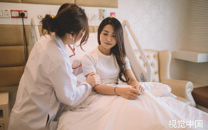 我卖肾救母，弟弟却把救命钱拿给女友买包包