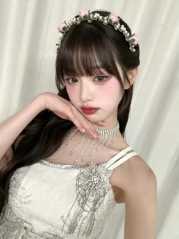 张元英，可爱中带点小性感。