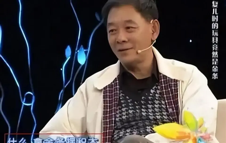 79岁住4亿四合院却蹲片场吃盒饭！李光复的人生，儿子才是真正的“奢侈品”