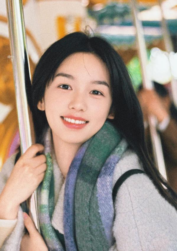 她是被李冰冰力捧的和颂太子女 凭恶女出道骨相超绝，被称最美95花