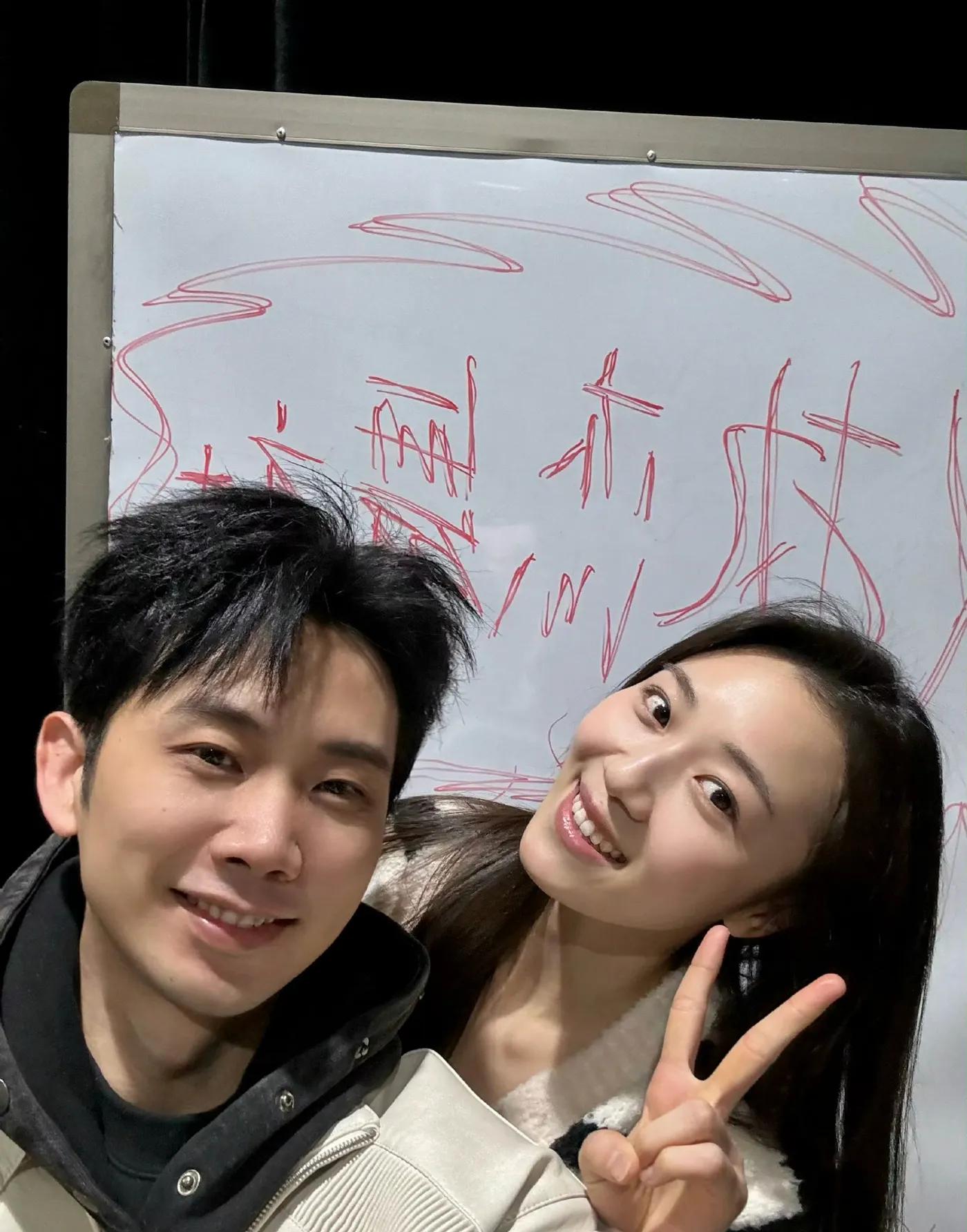 恭喜！喜剧演员刘思维官宣当爸，一家三口合照曝光，朱美吉送祝福