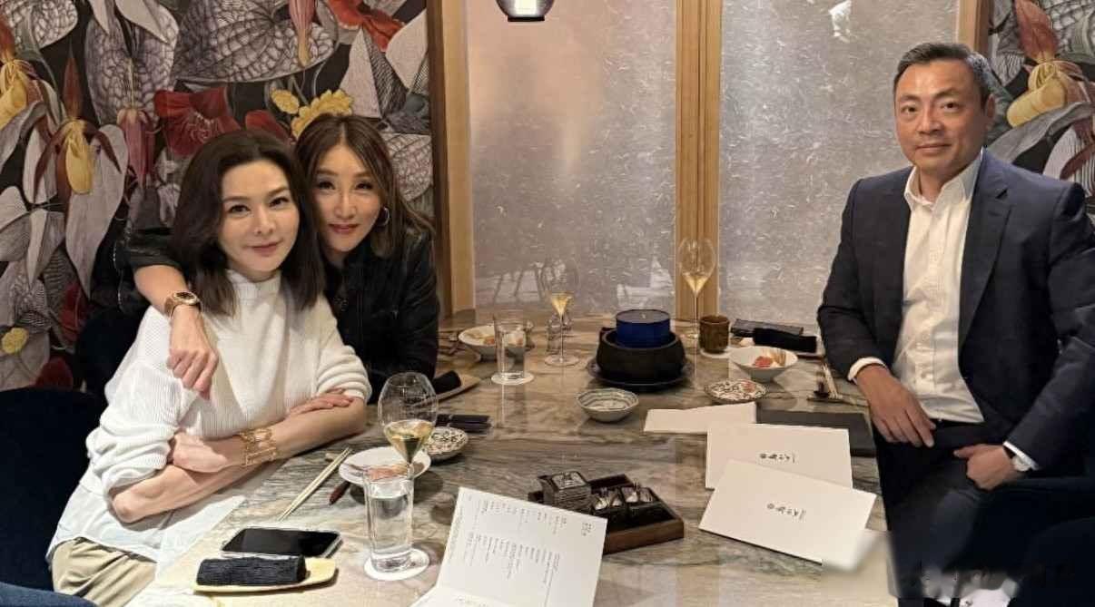 63岁单身富婆，亿万身家却独居维港，新年宴席藏着哪些秘密？