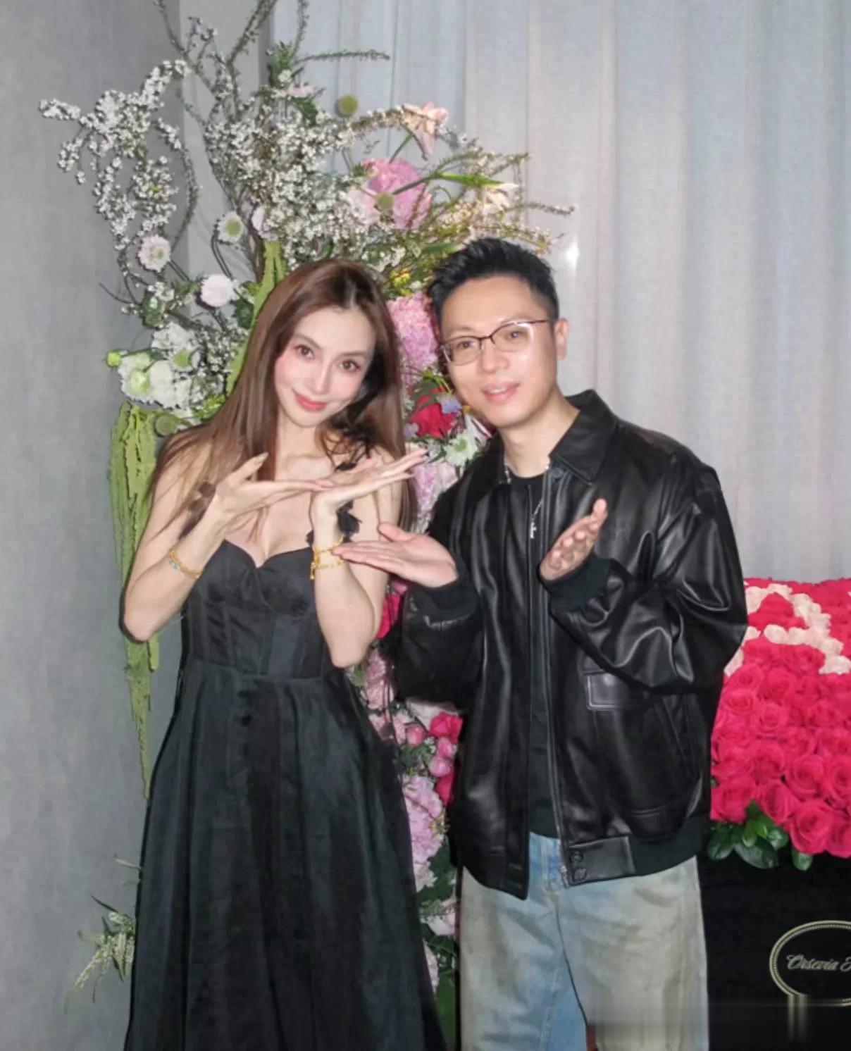 杨颖37岁生日派对，穿黑色吊带裙戴10W黄金饰品，吴千语也去了