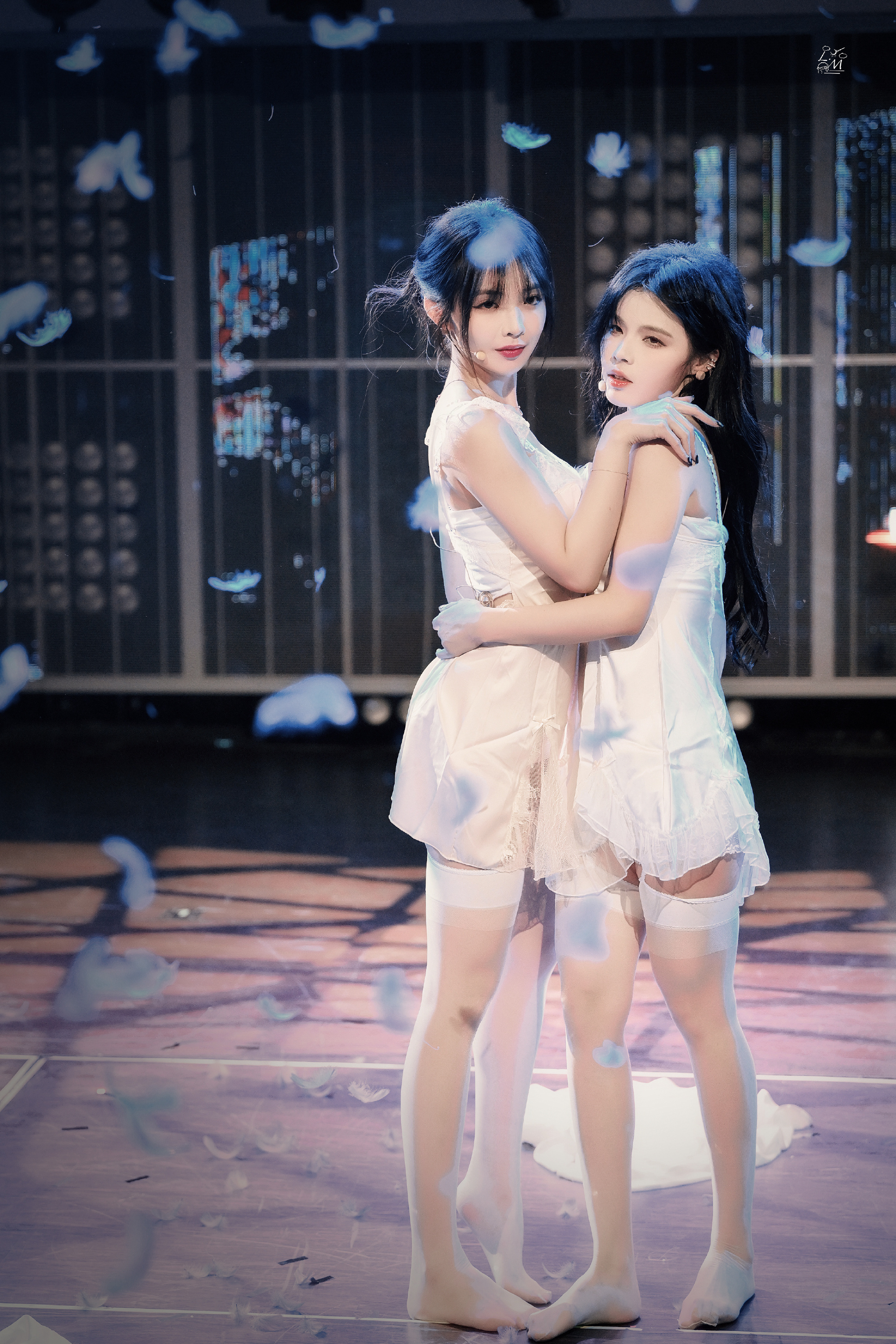 许杨玉琢 舞台白丝 尽显女团成员的实力与魅力