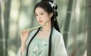 我亲手绣的香囊被白月光踩进泥里，他冒雨求复合，我只好让他滚