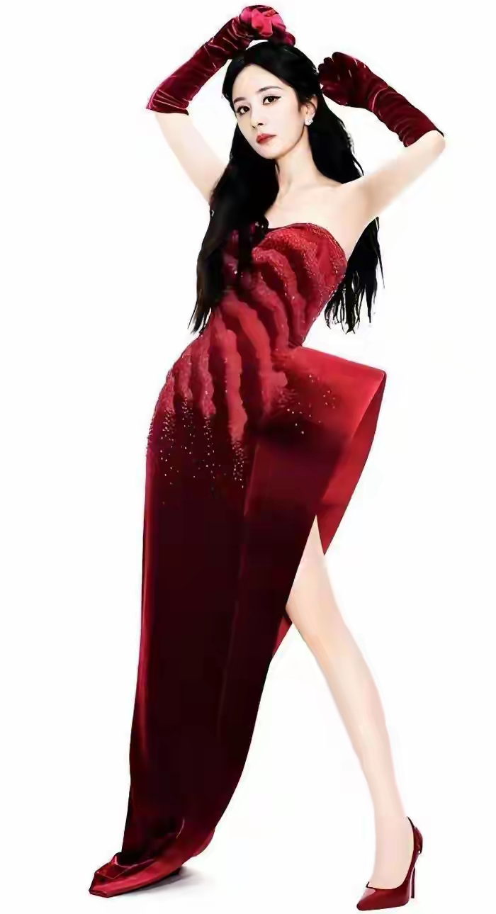 杨幂的高跟鞋，让她的美更加无法抗拒。