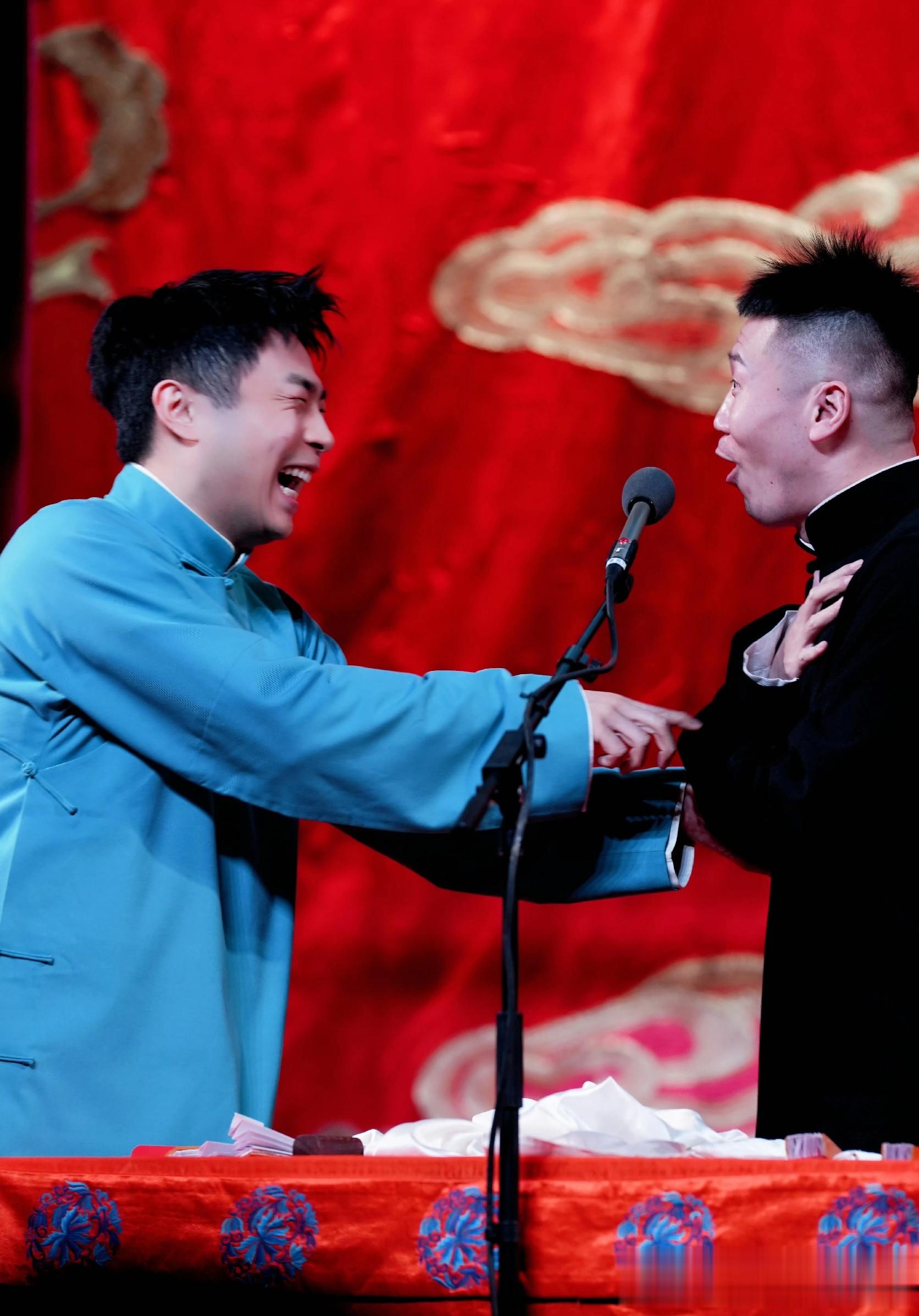 德云社张九南八队告别演出，本以为各种温情不舍，实际没把他当人