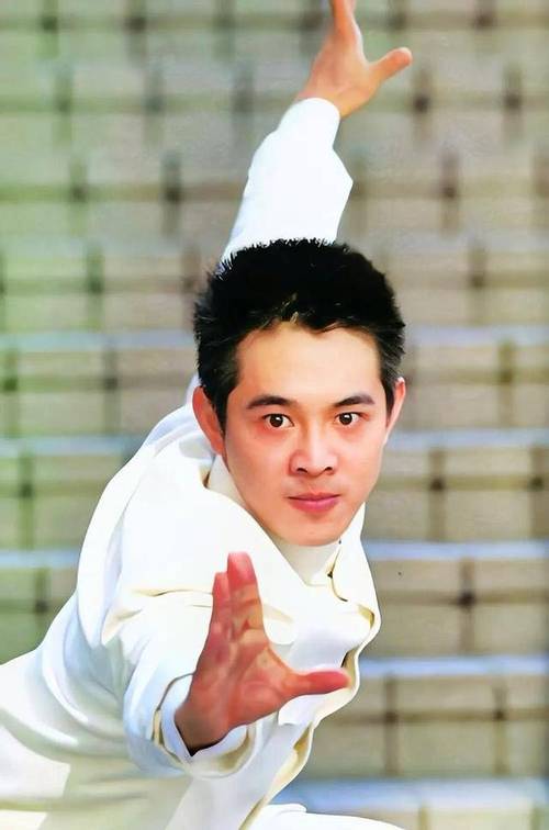 李连杰杀进短剧圈!3分钟讲透百年武侠,这波操作太提劲了!