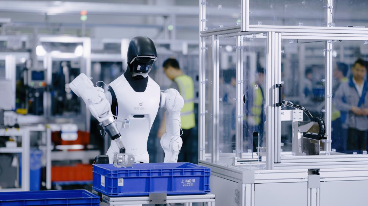 不玩假把式！智元第1萬臺人形機器人下線，機器人真去打工了