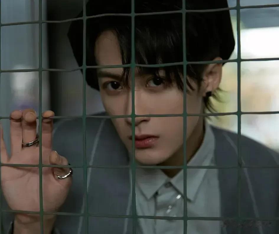 檀健次恋爱风波越演越烈！本人日本上学经历被扒，全家被质疑亲日