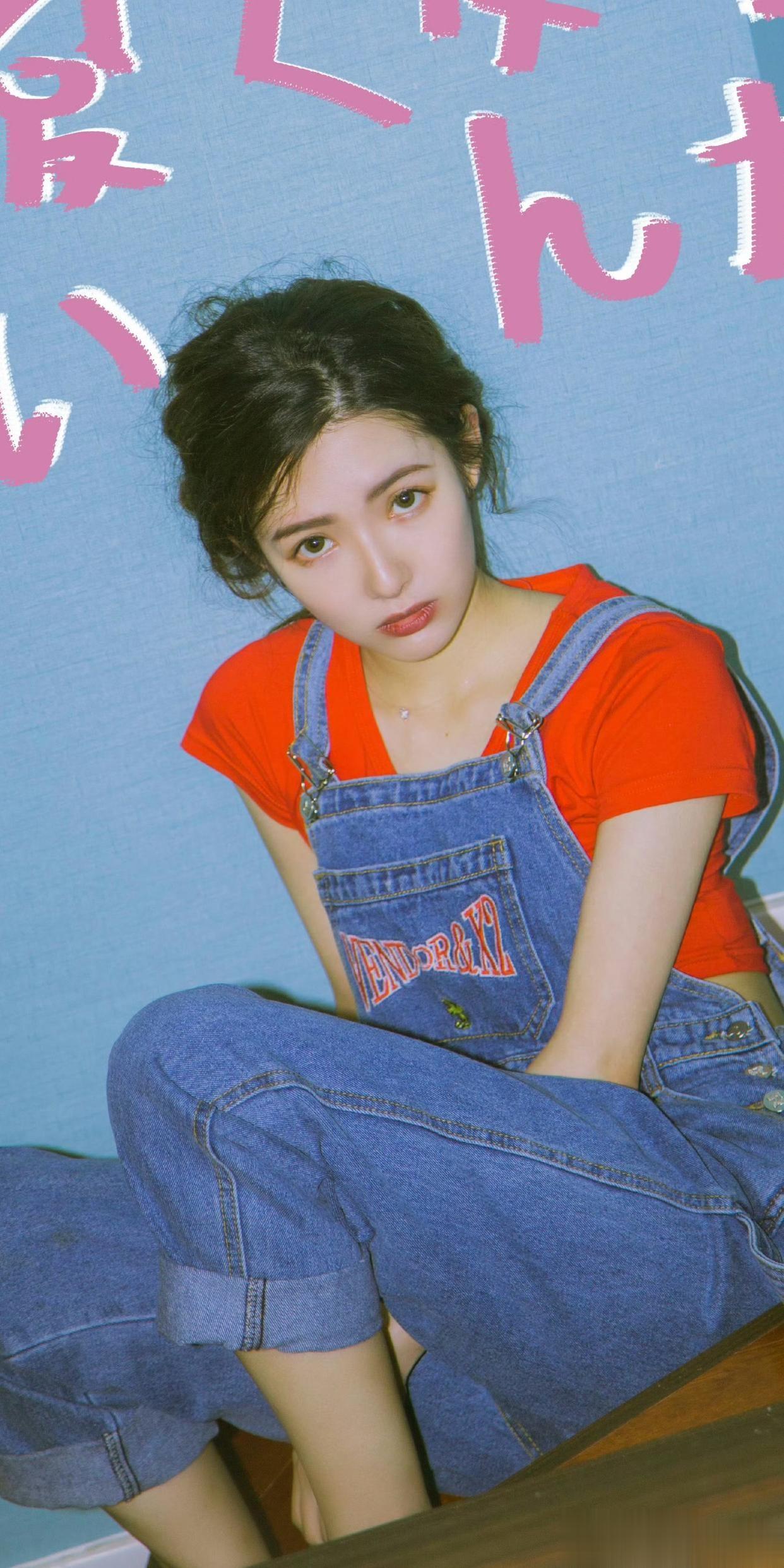 张婕私服，背带牛仔的少女感。