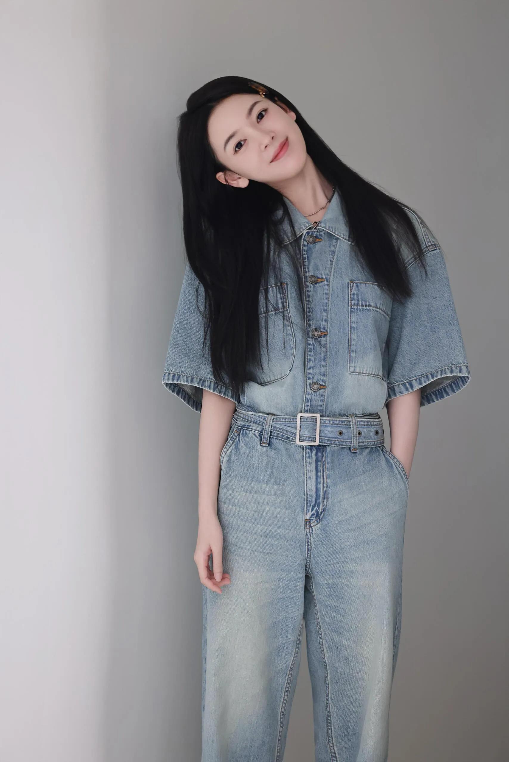 陈瑶牛仔裤拖鞋特别清纯