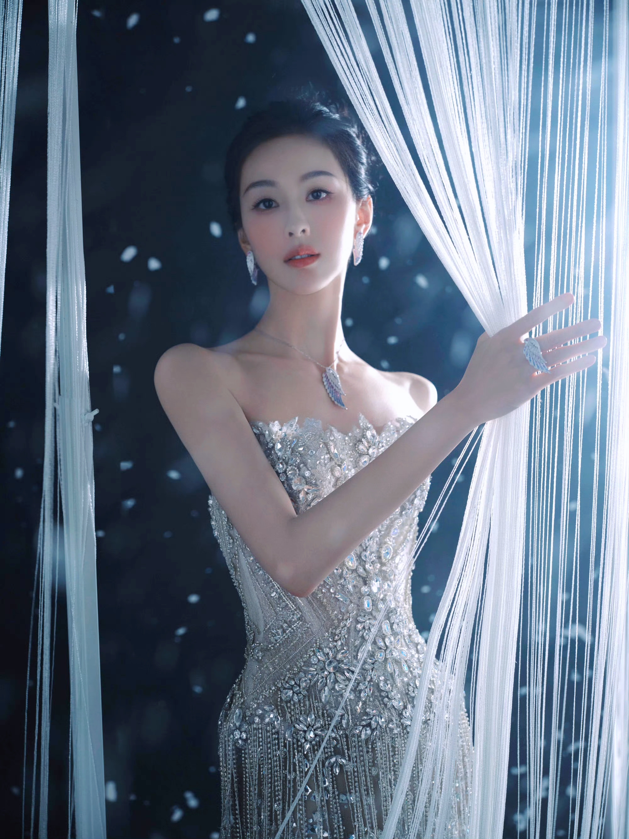 陈都灵清冷感天花板！靠气质赢麻了，把每套穿搭都穿成风景