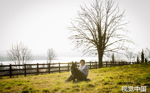 我的资助生嫌弃每月十万生活费是羞辱，我果断停卡，转头对上其他室友跃跃欲试的目光：姐，看看我！