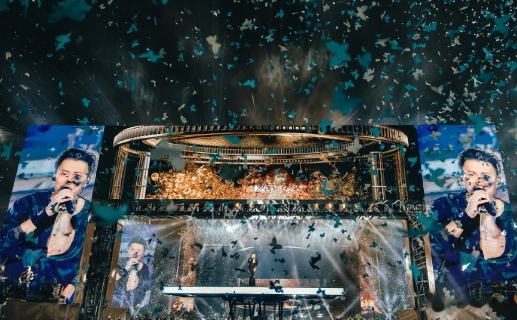 谢婷婷现身谢霆锋演唱会！外籍老公肤白腿长，女儿兴奋给舅舅应援