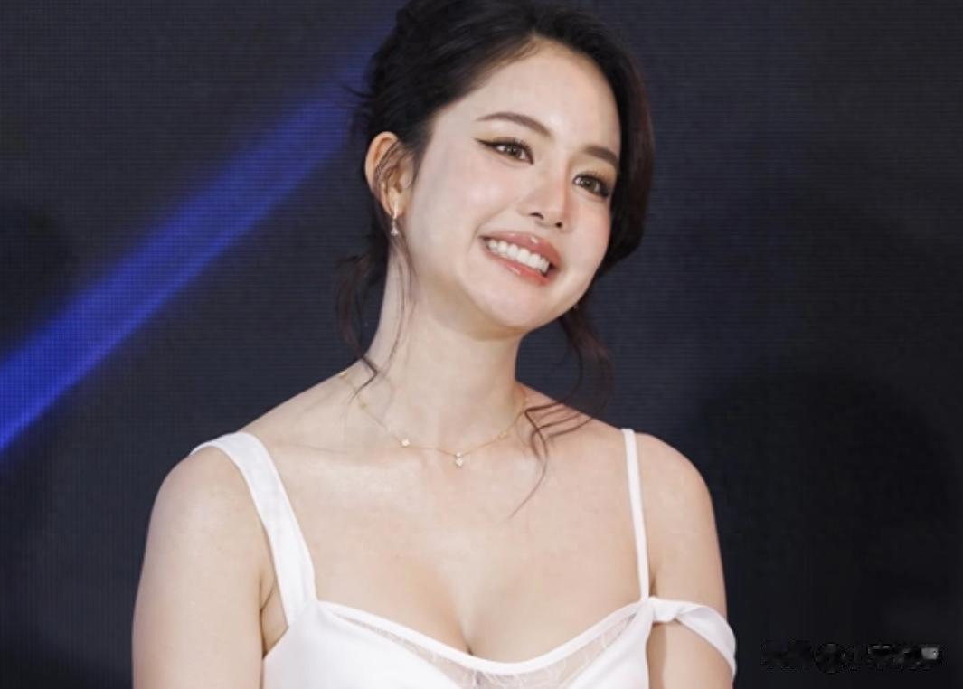 当红女星自曝罕见身体构造：拥有双子宫，但只有一个肾！每天强撑